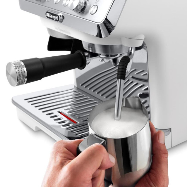 Кофеварка Delonghi La Specialista Arte EC 9155 W
