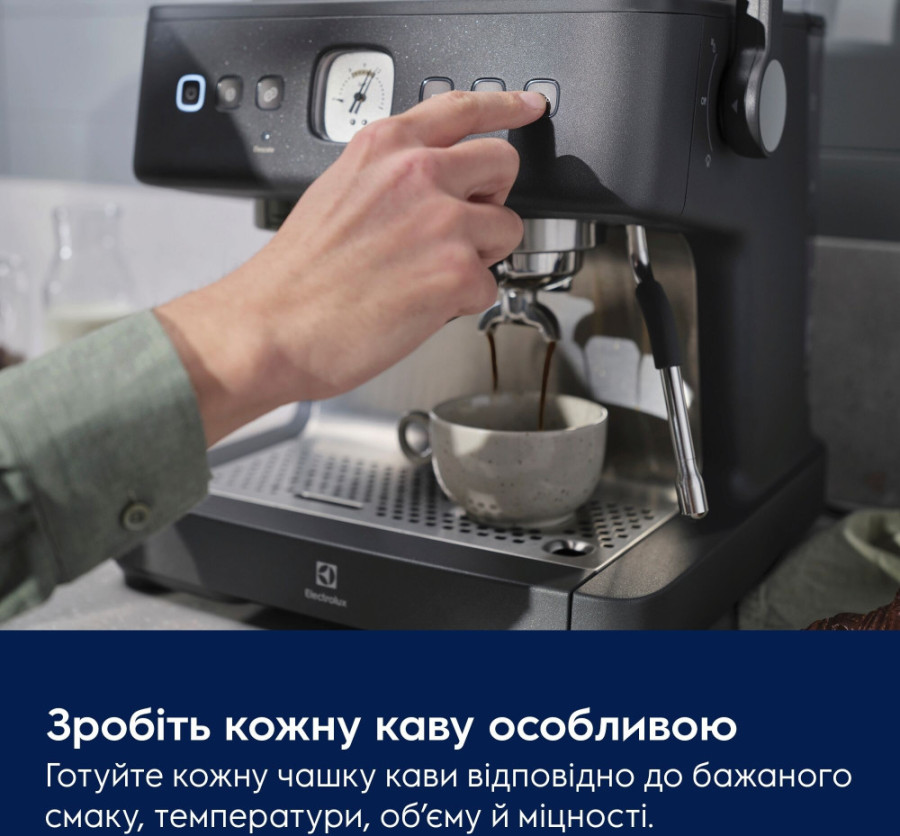  Кофеварка эспрессо Electrolux E8EC1-8BP 